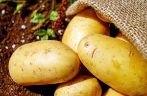 come sbarazzarsi della crosta sulle patate